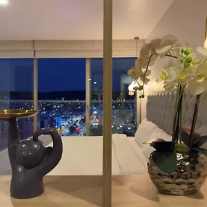 suite-apartamento-espectacular-vista-la-carolina-one-quito.hotelsquito.com/